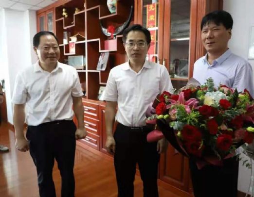 青山湖區(qū)區(qū)委書(shū)記袁一旦到江西銀